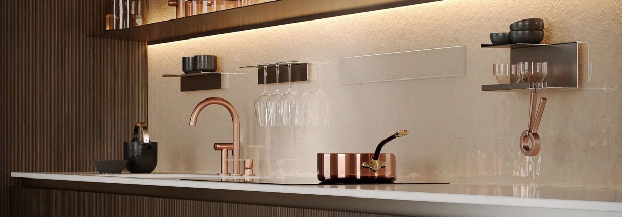 Schienale magnetico in cucina con mensole, portabicchieri e accessori magnetici illuminato da luce LED